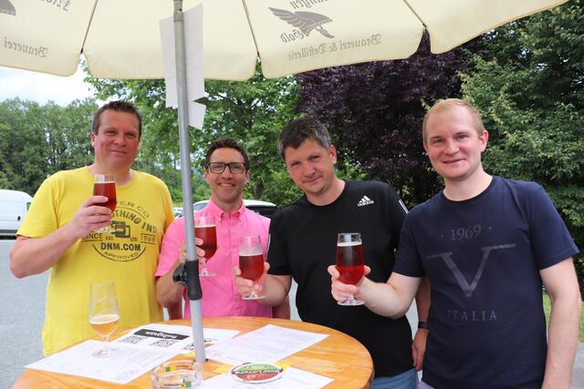 Prost auf das neue Barthlmä-Bier | Foto: Edith Ertl