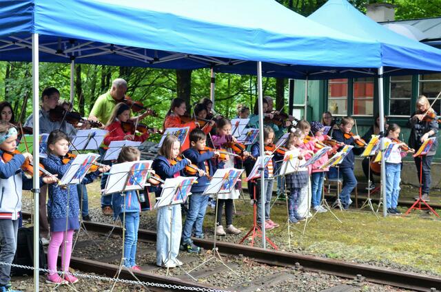 Themenfahrt "Sommerkonzert" der Erzbergbahn mit der Musikschule Leoben. | Foto: WAFO