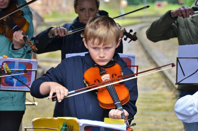 Themenfahrt "Sommerkonzert" der Erzbergbahn mit der Musikschule Leoben. | Foto: WAFO