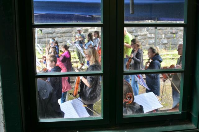 Themenfahrt "Sommerkonzert" der Erzbergbahn mit der Musikschule Leoben. | Foto: WAFO