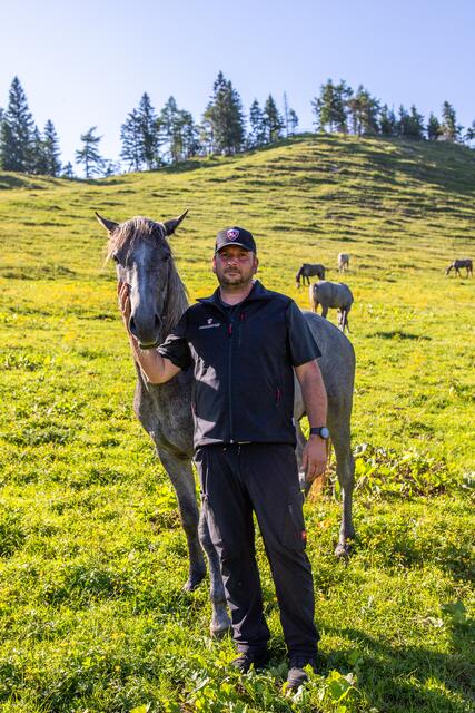 Seit 2016 betreut Karl-Heinz Riedl die Lipizzaner in den Sommermonaten auf der Stubalm. | Foto: Silvia Gottlieb