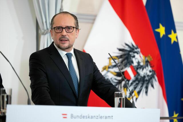 Außenminister Schallenberg (ÖVP) sieht Österreichs Neutralität nicht gefährdet durch den Beitritt zur Luftabwehr-Initiative "Sky Shield". | Foto: Christopher Dunker/BKA