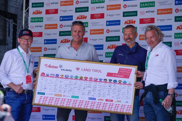 Thomas Kofler (Tourdirektor, Manager Radsport Team Vorarlberg), Martin Ebster (Geschäftsführer Tourismusverband St. Anton am Arlberg), Peter Mall (OK Chef St. Anton am Arlberg) und Thomas Pupp (Tourdirektor, Manager Tirol Cycling Team) (v.l.). | Foto: TVB St. Anton am Arlberg, Valentina Bätz