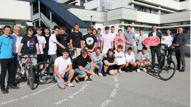 Für die die 4BHME der HTL Eisenstadt gab es 500 Euro für Klassenkassa.  | Foto: LMS