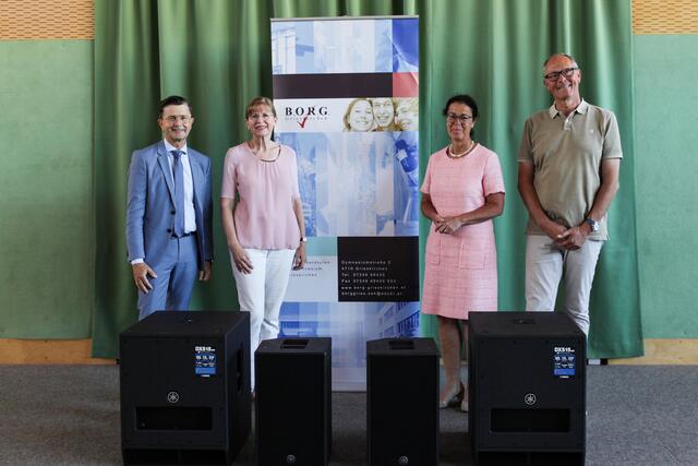 von links nach rechts: Erwin Schützeneder (Raiffeisenbank Grieskirchen); Gabriele Rosenkranz (BORG); Frau Ruth Hutterer, (Fa. Fröling); Thomas Wimleitner (Fa. Bangerl) | Foto: BORG Grieskirchen/Mag. Lisa Knaak