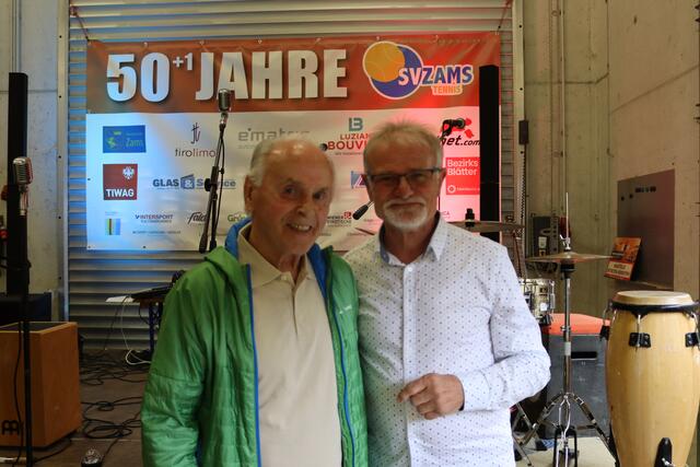 Dr. Heinrich Lami war der Gründungsobmann, Wilfried Lentsch ist der jetzige Obmann des SV Zams Tennis.  | Foto: Elisabeth Zangerl