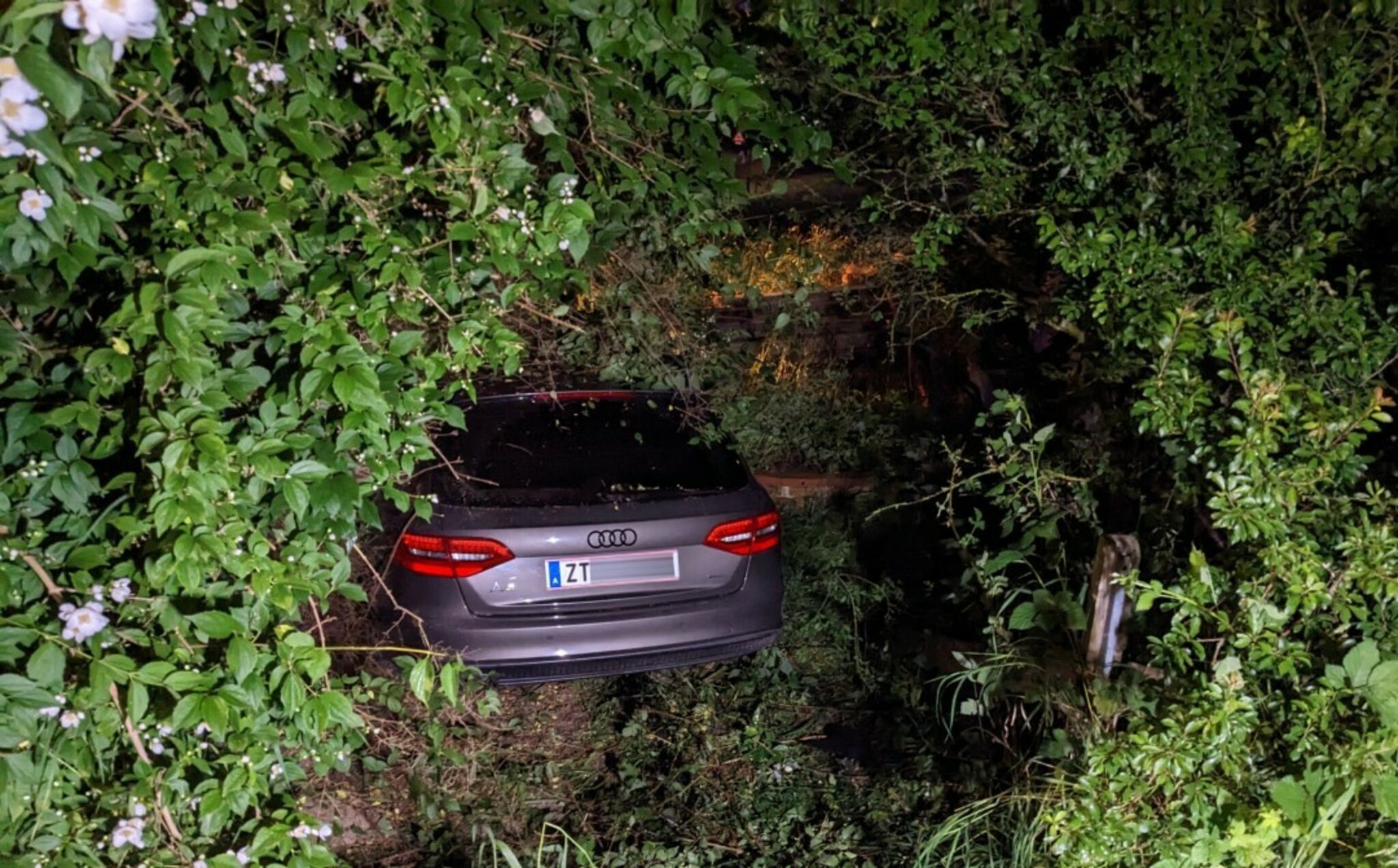 Pehendorf/Rappottenstein PKW landet in von Einfamilienhaus