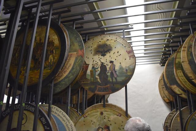 Mehr als 200 Exponate erzählen im Schützenscheibenmuseum aus dem Leben im historischen und modernen Scheibbs über fünf Jahrhunderte.