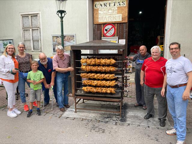 Die Gablitzer Pfarre verwöhnte traditionell mit Grillhendln | Foto: Marktgemeinde Gablitz