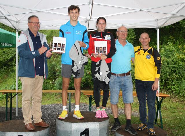 Die Tagessieger Philipp Fuchs und Fabiola Fortschegger. | Foto: Afred Unterasinger