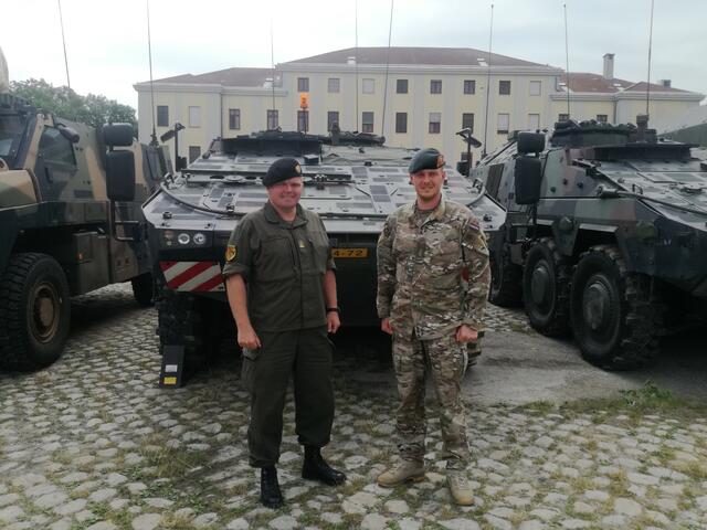 Oberst Ziegler mit dem niederländischen Kompaniekommandanten | Foto: Markus Ziegler