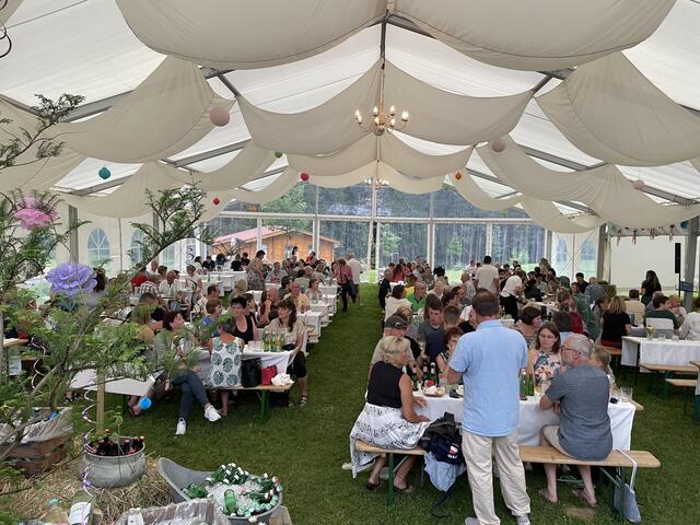 Über 300 Gäste und Mitarbeiter konnten am Sommerfestgelände begrüßt werden. | Foto: RMA