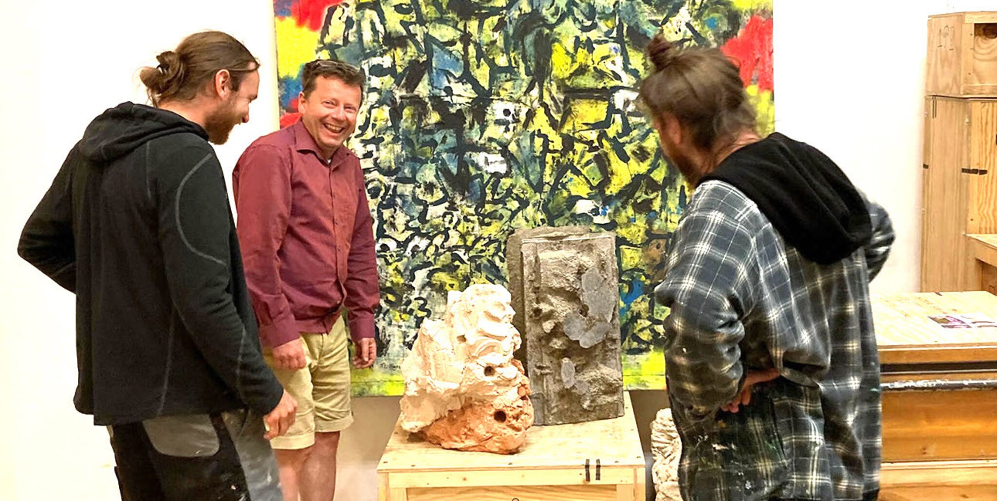 Vier-K-nstler-zeigen-Malerei-und-Skulptur