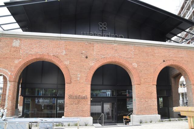 Die historische Gösserhalle: Im Erdgeschoß gibt es das Lokal Steinhart, im ersten Stock firmiert Waterdrop.