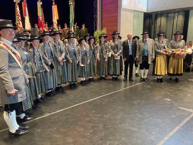 Viele Vereine waren beim Abschiedsfest dabei. | Foto: Pfarrgemeinde Zell am See