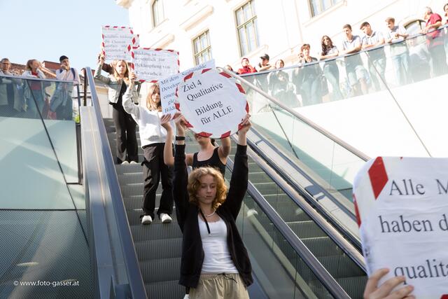 Die Drama &amp; Dance-Gruppe der MS Laßnitzhöhe  setzte das Recht auf Bildung szenisch um. | Foto: privat