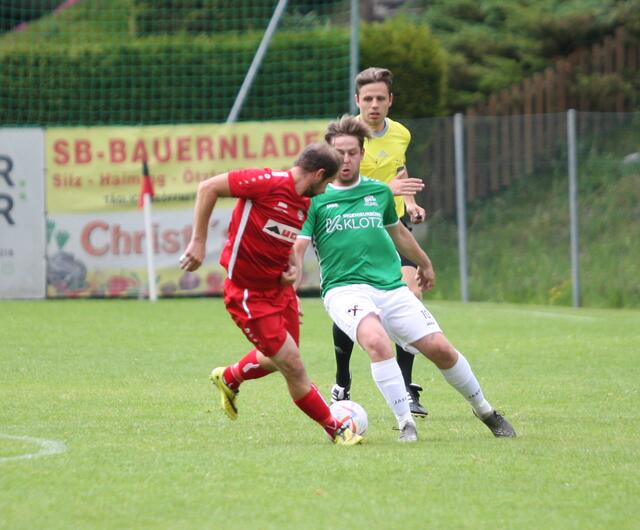 Für Längenfeld mit Claudio Scheiber (rechts) und Umhausen mit Andreas Spillmann startet Mitte August die Tiroler-Liga-Saison. | Foto: sportszene.tirol/Leitner