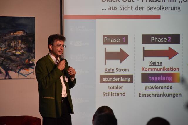 Markus Kurcz, Leiter des Referats für Katastrophenschutz, erläuterte die vielseitigen Herausforderungen eines Blackouts. | Foto: Philip Steiner