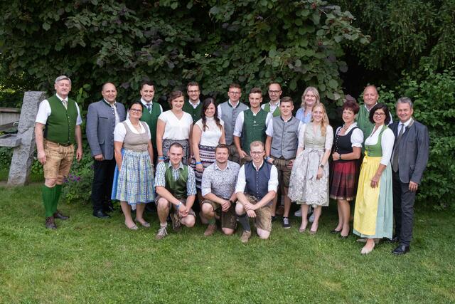 Die gefeierten Meisterinnen und Meister aus dem Bezirk Weiz. | Foto: LFA / Danner
