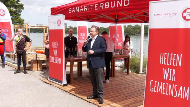Für Bürgermeister Ludwig habe die Wasserrettung in Wien einen hohen Stellenwert, ist diese doch prozentuell gesehen das wasserreichste Bundesland in Österreich.  | Foto: Andreas Pölzl