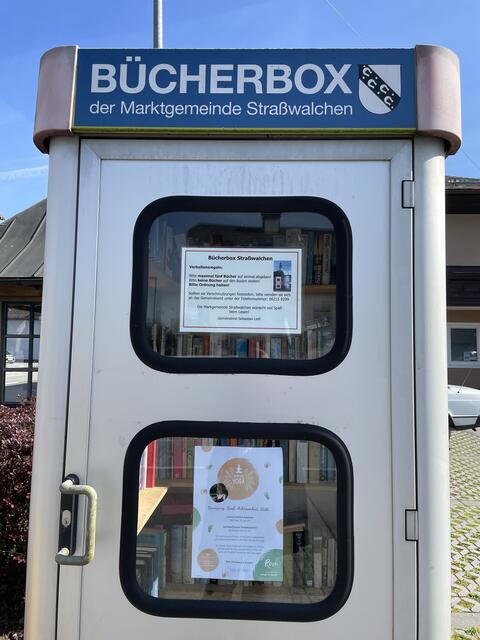 Die Marktgemeinde Straßwalchen wünscht viel Spaß beim Lesen und stellt Verhaltensregeln auf. Hier gilt: maximal fünf Bücher auf einmal abgeben.  | Foto: sm