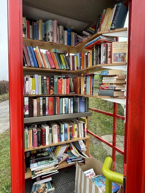 Türe öffnen und ein passendes Buch aussuchen. | Foto: sm