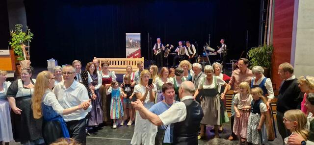 Viele feierten mit Schreilechner und verabschiedeten ihn bei einem Fest zu seinem Abschied gebührend. | Foto: Pfarrgemeinde Zell am See