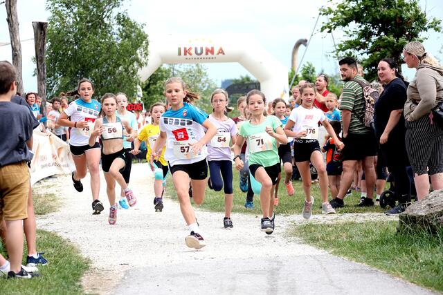 Groß und Klein zeigten beim Sonnwendlauf ihr Können. | Foto: Andreas Maringer/eventfoto.at