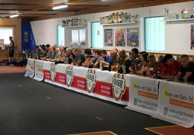 Stimmungsvolle Fans aus allen Lagern der Tiroler Landesmeisterschaft der teilnehmenden Vereine. | Foto: Kitzbühel
