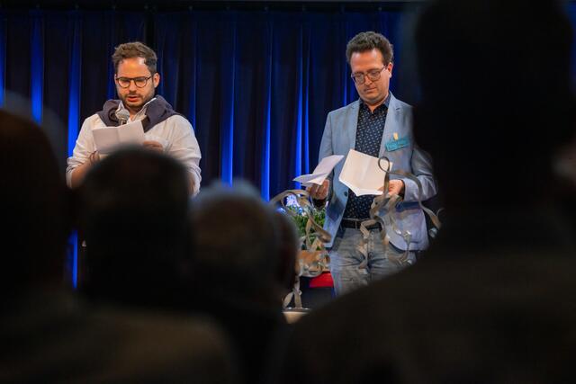 Stellten die ILLUSIONSBANDEROLE als kurzes Bühnenstück vor - FELIX KOZUBEK UND MARKUS STEGMAYR | Foto: Florian Lechner/Illusionsbanderolen