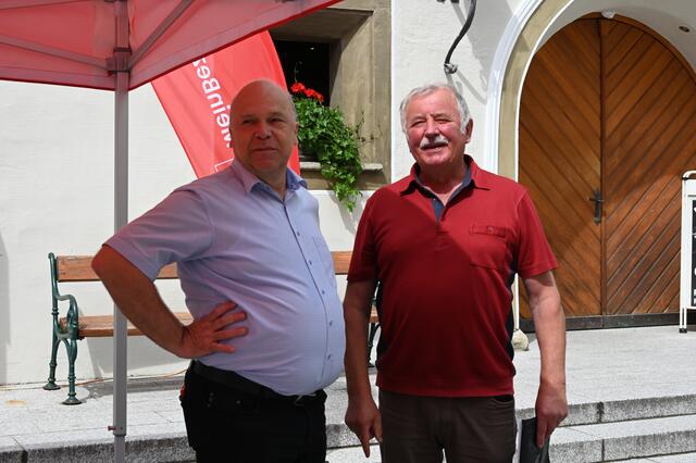 Hans Michael Jahnel (RegionalMedien Salzburg) und Josef Gruber aus Mauterndorf. | Foto: Peter Bolha