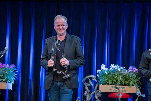 Sein Bruder übernahm die posthum vergebene BANDEROLE für FLORIAN ADAMSKI † | Foto: Florian Lechner/Illusionsbanderolen