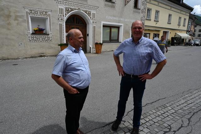 Hans Michael Jahnel und Amtsleiter von Mauterndorf Peter Binggl beim Gespräch. | Foto: Peter Bolha