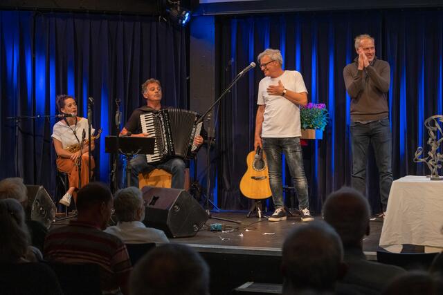 Happy Birthday. 50 Jahre TOM SILBERBERGER. Brückenbauen zwischen KULTUR UND FUSSBALL. | Foto: Flo Stecher/Illusionsbanderolen