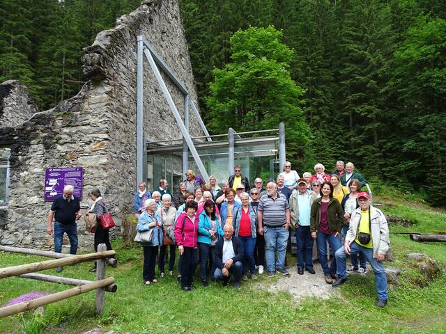 Die Glanhofner Pensionisten machten kürzlich einen Ausflug nach Schladming und erfuhren viel Wissenswertes über die dortige Bergbauernwelt.  | Foto: Privat