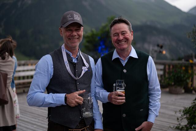 Teilnehmer aus Lech, Günter Smodic (l.) und Georg Gundolf, Vorstand Raiffeisenbank Lech. | Foto: Lech Zürs Tourismus, Dietmar Hurnaus