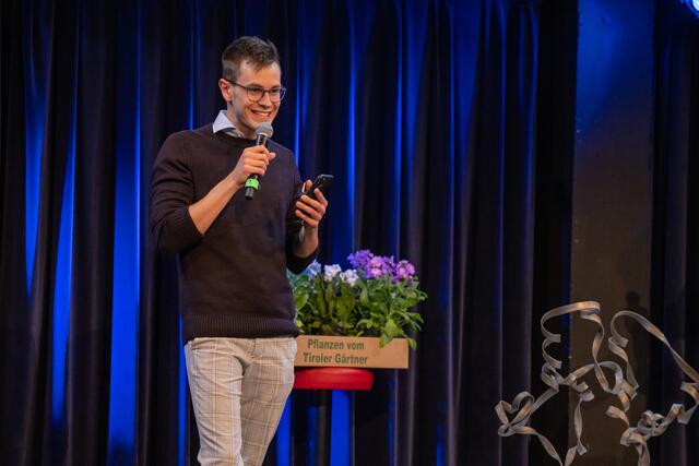 Fabian Barth - sinnige Worte über und für seinen posthum geehrten Vater ROBERT BART† | Foto: Flo Stecher/Illusionsbanderolen