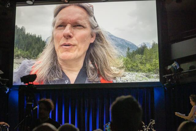 Videobotschaft von HARRY TRIENDL aus Bschlabs - ER - ein BANDEROLISTA 2023 | Foto: Flo Stecher/Illusionsbanderolen