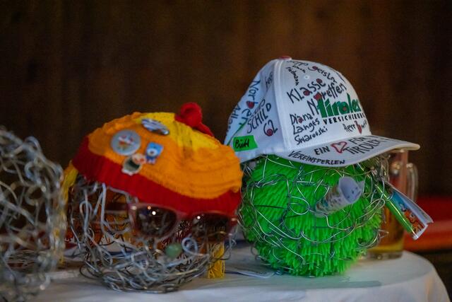 Zwei künstlerisch gestaltete ENERGIEBÜNDEL.  | Foto: Flo Stecher/Illusionsbanderolen