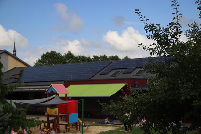 Die Photovoltaik-Anlage sorgt für den Strombedarf der Schulgebäude. | Foto: RegionalMedien