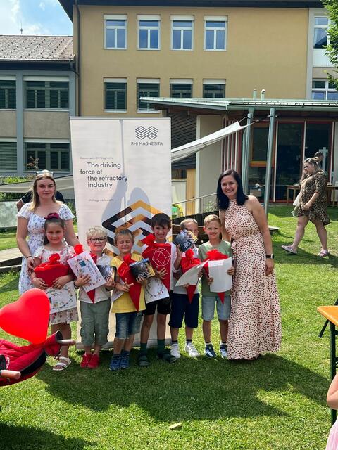Carina Jörg (Päd.) Kinder der gelben Gruppe des KNEIPP- Kindergartens, Michaela Wallner (Leiterin) | Foto: privat