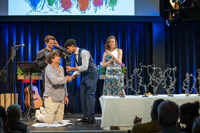 Harald WINDISCH wird mit einer BANDEROLE ausgezeichnet und BANDEROLISTA | Foto: Flo Stecher/Banderolenfest