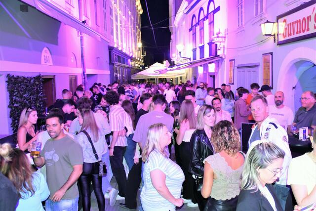Die Herrengasse im Sommer: gesteckt voll. | Foto: Marek