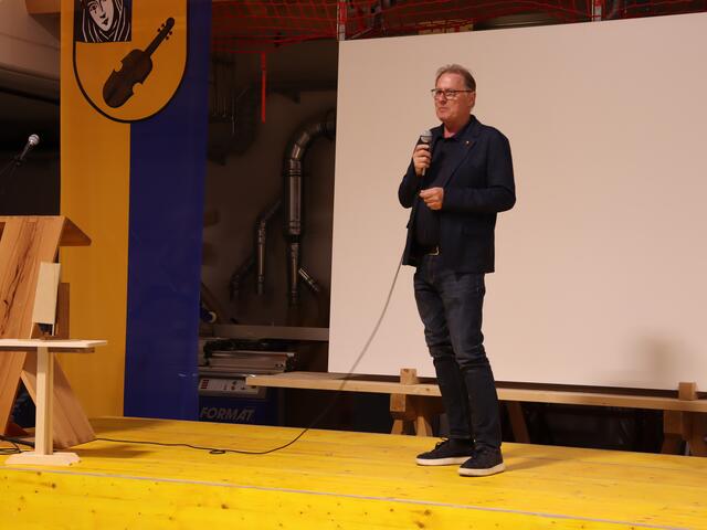 Für Dr. Christian Margreiter, Bürgermeister von Hall,  sind die Projekte so gut, dass alle Schülerinnen und Schüler den Meisterbrief bekommen sollten.  | Foto: Alicia Martin Gomez 
