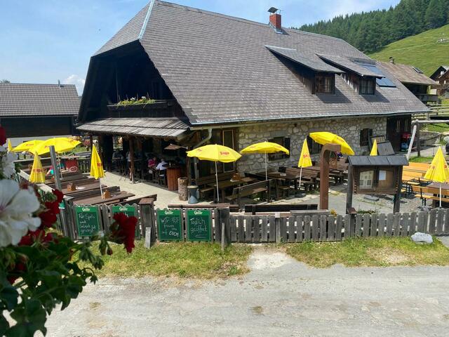 Die Truppe der AVS war gemeinsam auf der Egger Alm zu Gast. | Foto: Privat