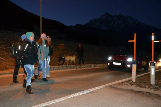 Vor allem bei Dunkelheit ist der Weg zu den Bushaltestellen gefährlich. | Foto: privat