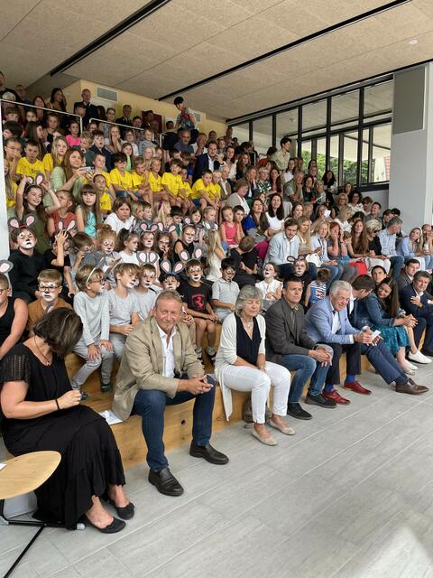 Die Ehrengäste nahmen in der ersten Reihe Platz.