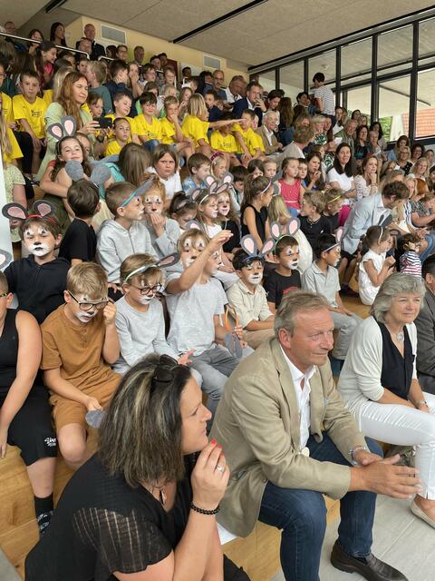 Von der ersten Klasse (Schulmäuse) bis zur Vierten betreiligten sich alle Kinder beim Fest. 