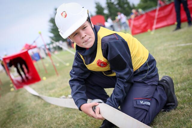 Bei dem Jugendfeuerwehr-Leistungsbewerb in Edt wurden in Summe 228 Abzeichnen in zufriedene, stolze Kinderhände übergeben. | Foto: O. Deutsch, BFKDO