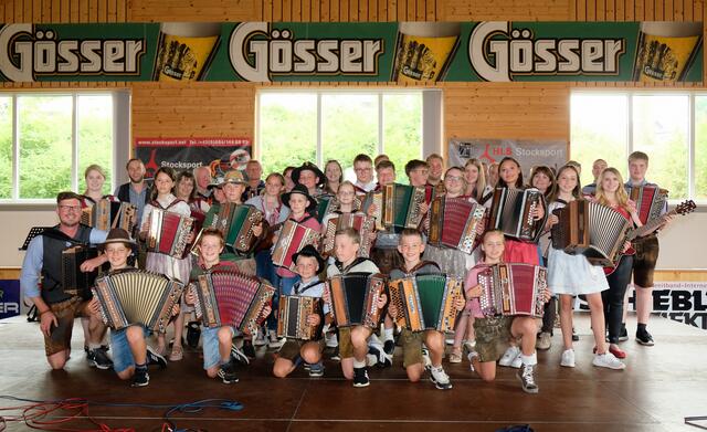 39 aktive Musiker nahmen am Harmonikatreffen in Schardenberg 2023 teil und sorgten so für einen neuen Teilnehmerrekord. | Foto: Kasbauer